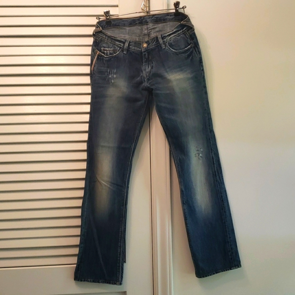 Le Temps des Perises Distressed Blue Jeans SZ 26, 210 Brittany and 100% Cotton